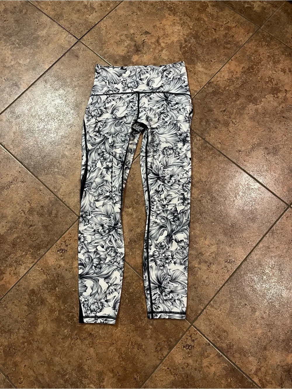 Lululemon Train Times Light Garden Leggings Black & White Size 6
